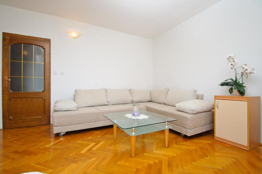 Hella Apartments تروغير المظهر الخارجي الصورة